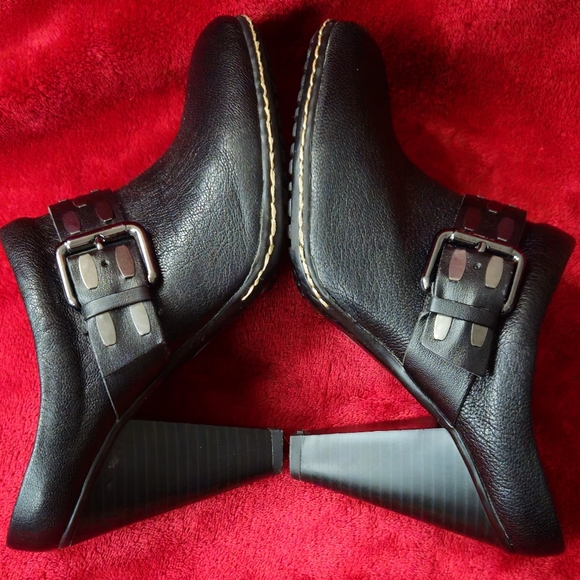 Euro Soft By Sofft Black Leather Mules with Buckle - Size 8M - Picture 2 of 9